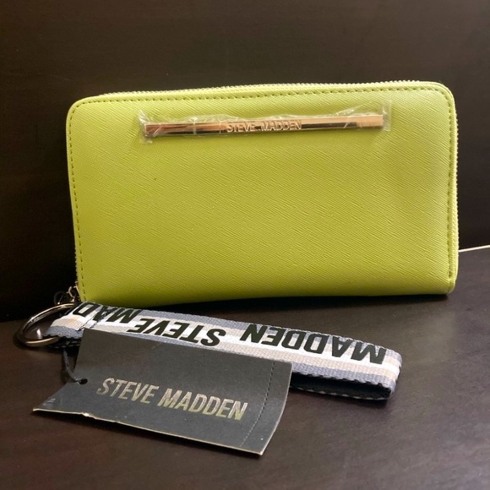 NWT Steven Madden Lime Green Wallet/ Clutch With Zipper
